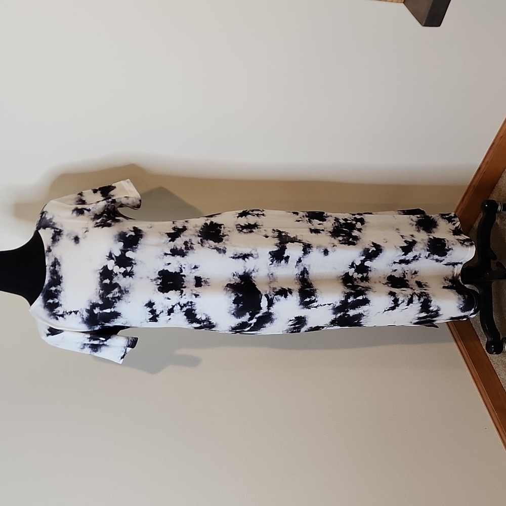 Pink Lily Tie-dye Maxi White & Black Size Small